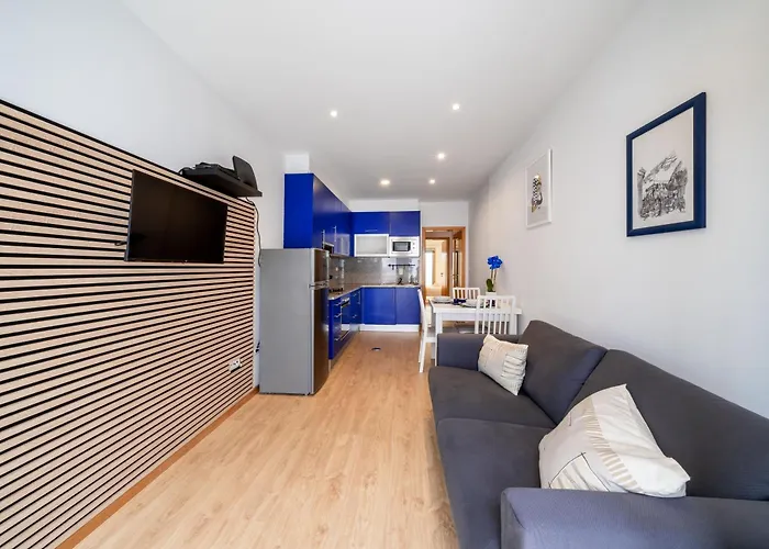 Beira Mar Sunny Patio Apartment